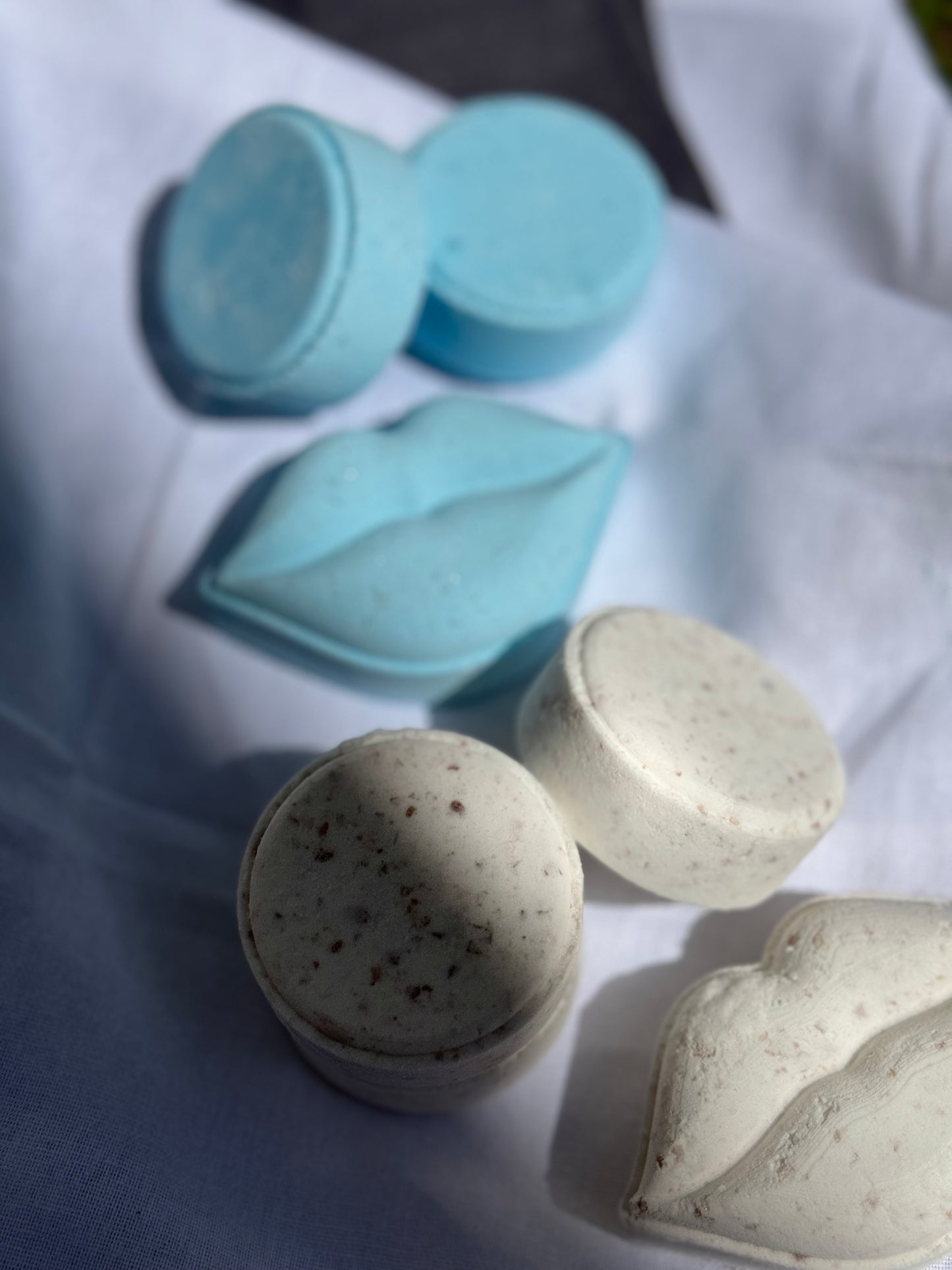 Bath bomb lips “Brilliant blue”