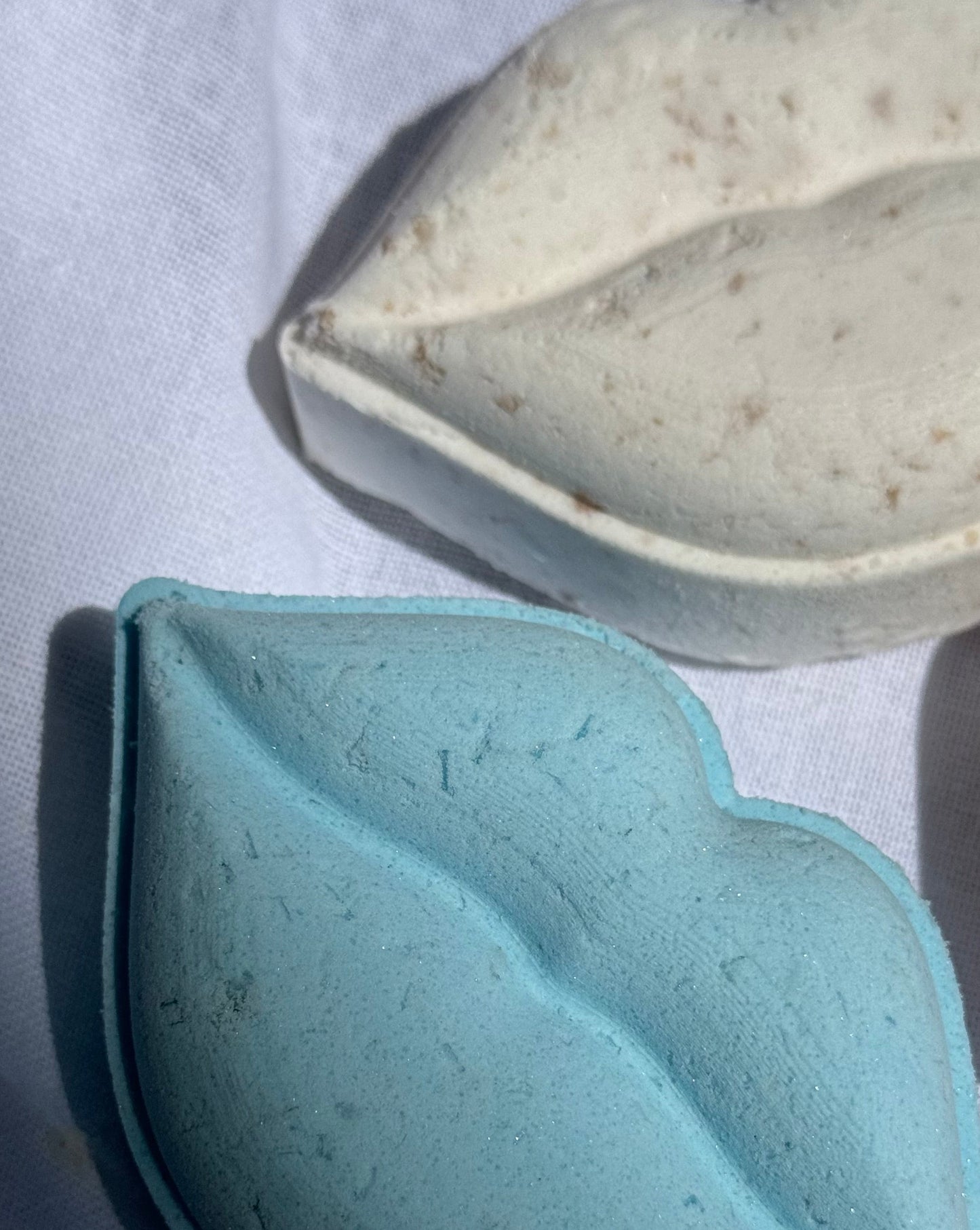 Bath bomb lips “Brilliant blue”